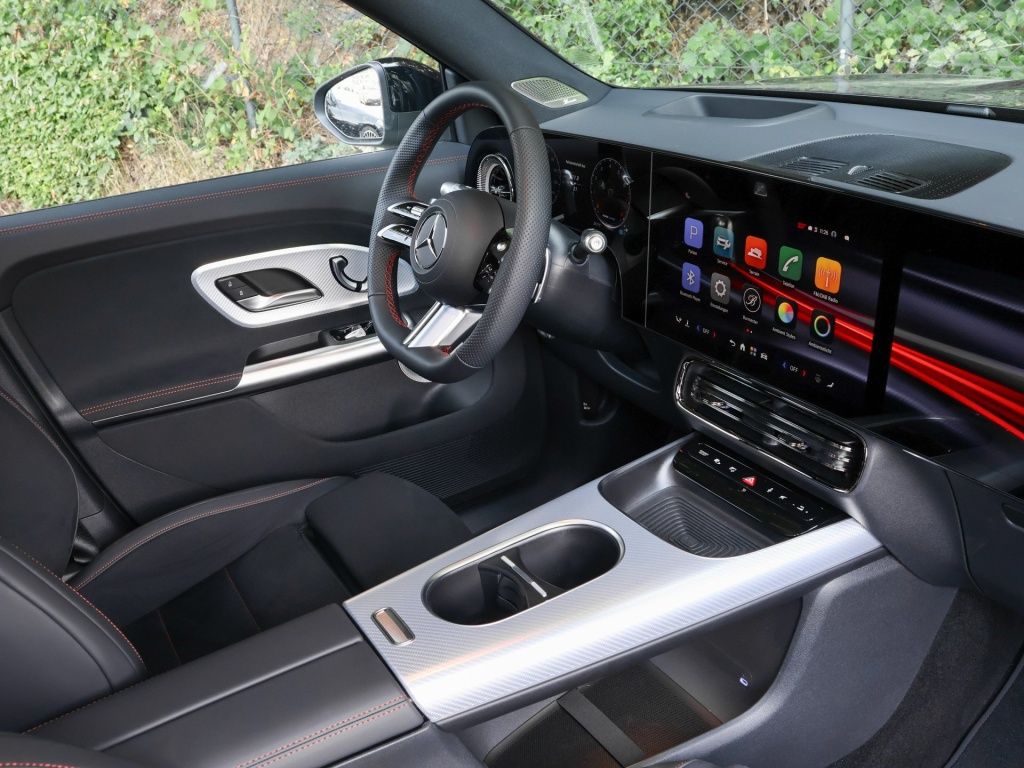 Mercedes-Benz GLB 220 2026 г. Чёрный, пробег 14500 км