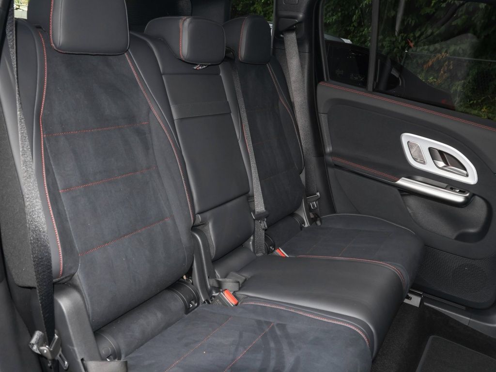 Mercedes-Benz GLB 220 2026 г. Чёрный, пробег 14500 км