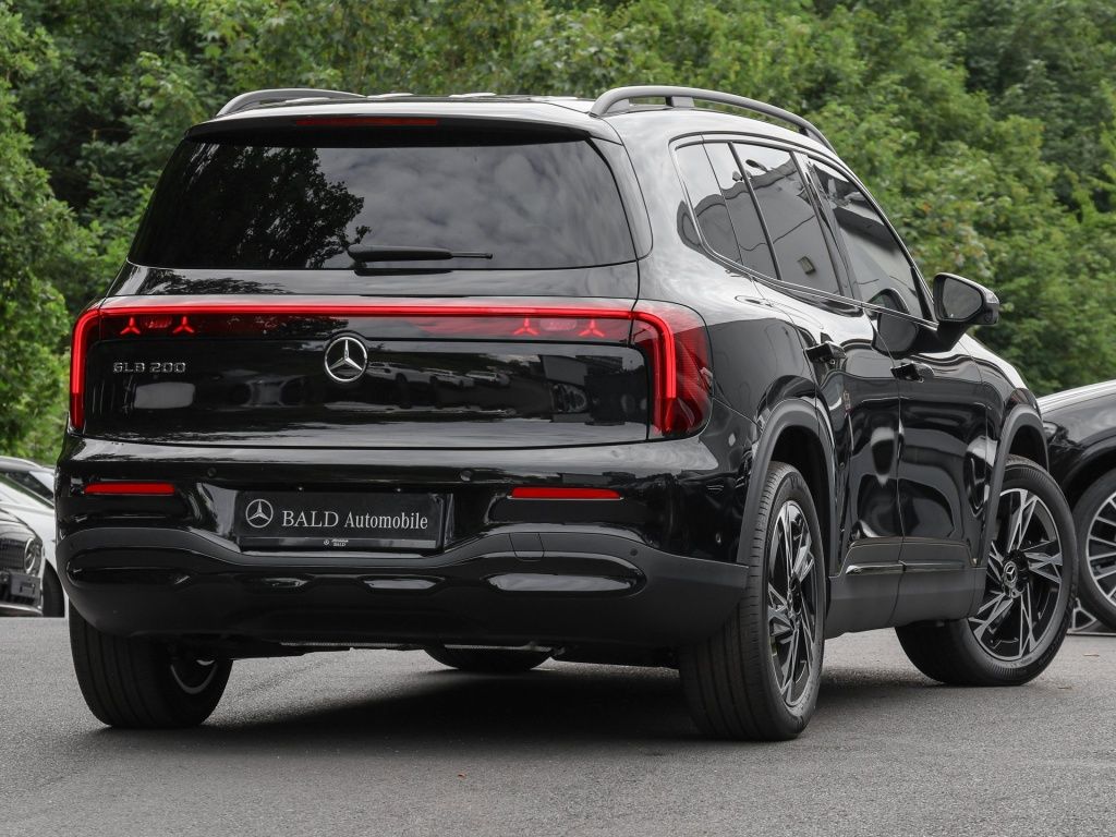 Mercedes-Benz GLB 200 2026 г. Чёрный, пробег 14500 км