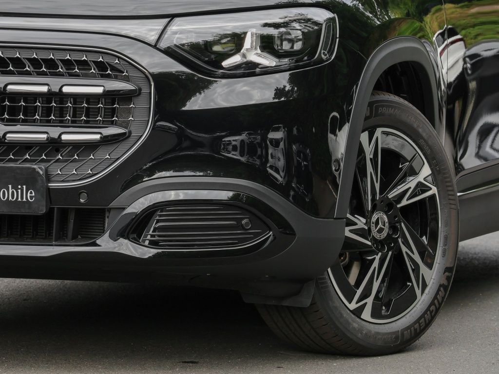 Mercedes-Benz GLB 200 2026 г. Чёрный, пробег 14500 км