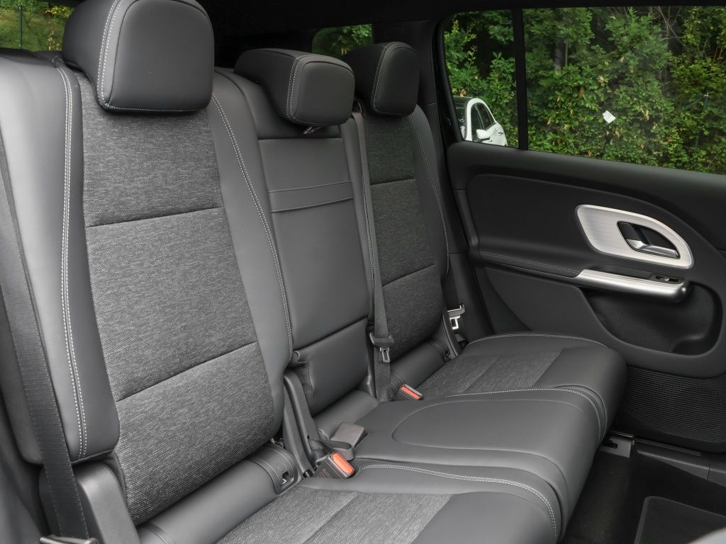 Mercedes-Benz GLB 200 2026 г. Чёрный, пробег 14500 км