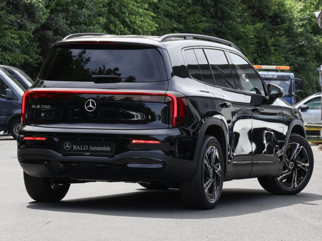 Mercedes-Benz GLB 200 2026 г. Чёрный, пробег 14500 км