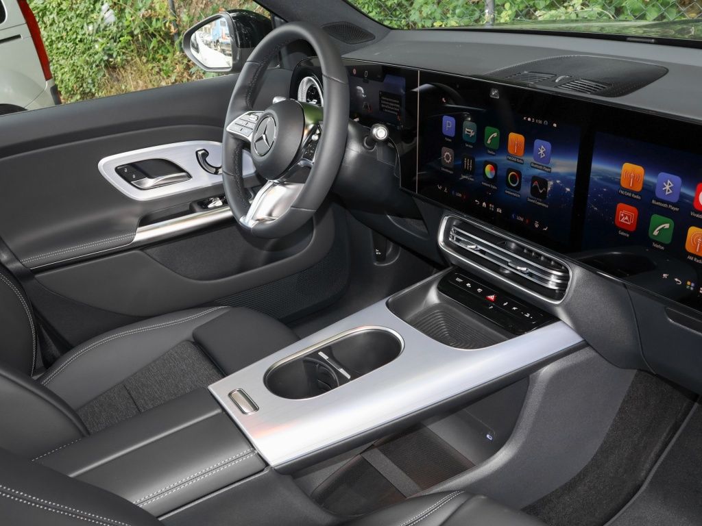 Mercedes-Benz GLB 200 2026 г. Чёрный, пробег 14500 км