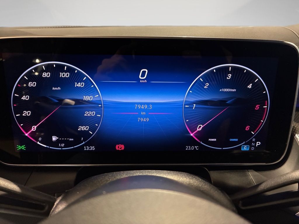 Mercedes-Benz GLC 300 2025 г. Серый, пробег 7694 км