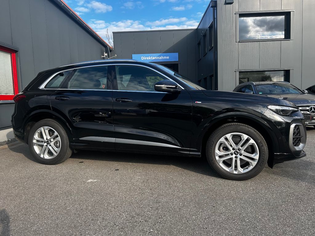 Audi Q5 2026 г. Чёрный, пробег 5500 км