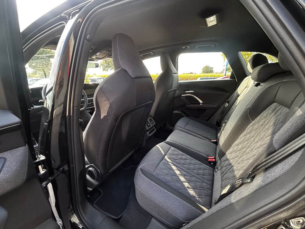Audi Q5 2026 г. Чёрный, пробег 5500 км