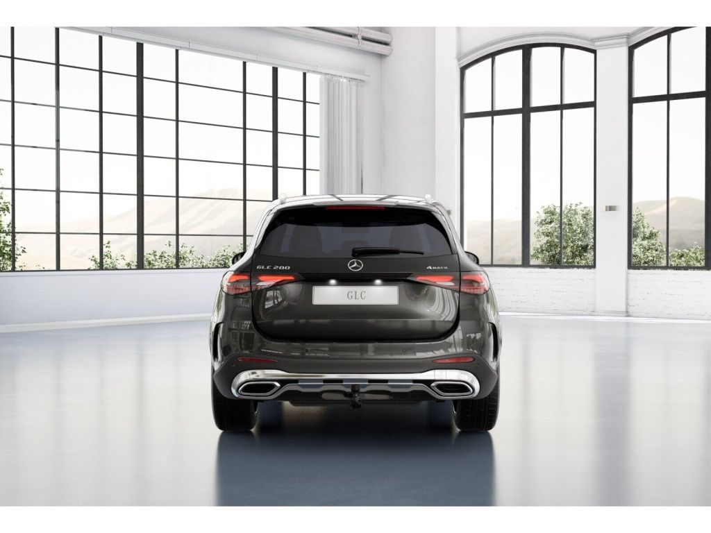 Mercedes-Benz GLC 200 2026 г. Серый, пробег 14500 км