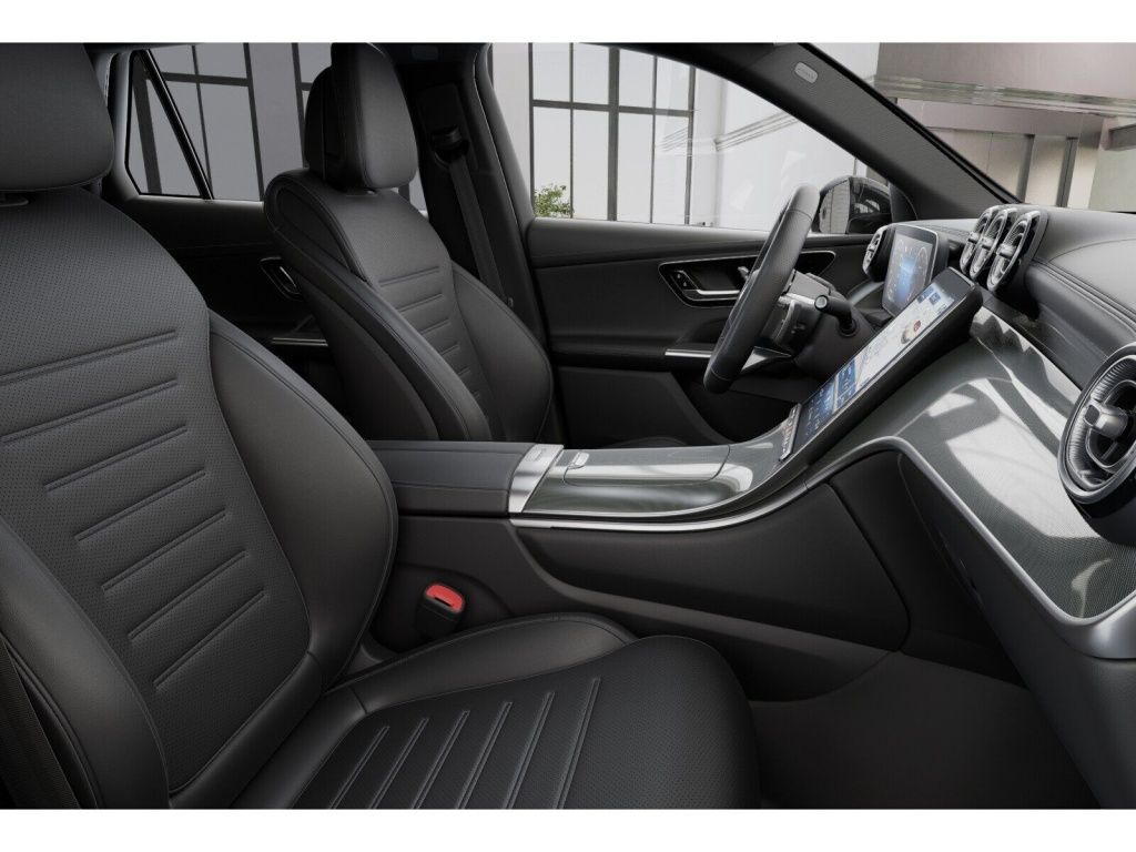 Mercedes-Benz GLC 200 2026 г. Серый, пробег 14500 км