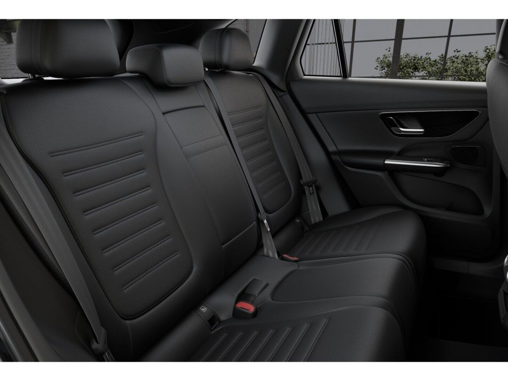 Mercedes-Benz GLC 200 2026 г. Серый, пробег 14500 км