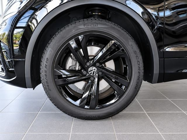 Volkswagen Tiguan 2022 г. Чёрный, пробег 44624 км