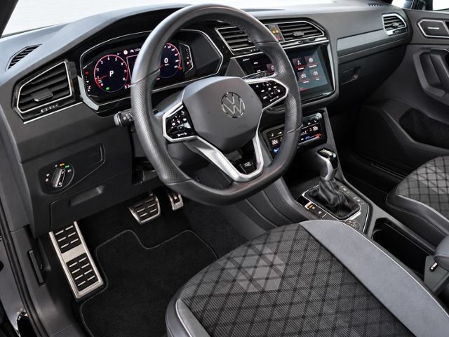 Volkswagen Tiguan 2022 г. Чёрный, пробег 44624 км