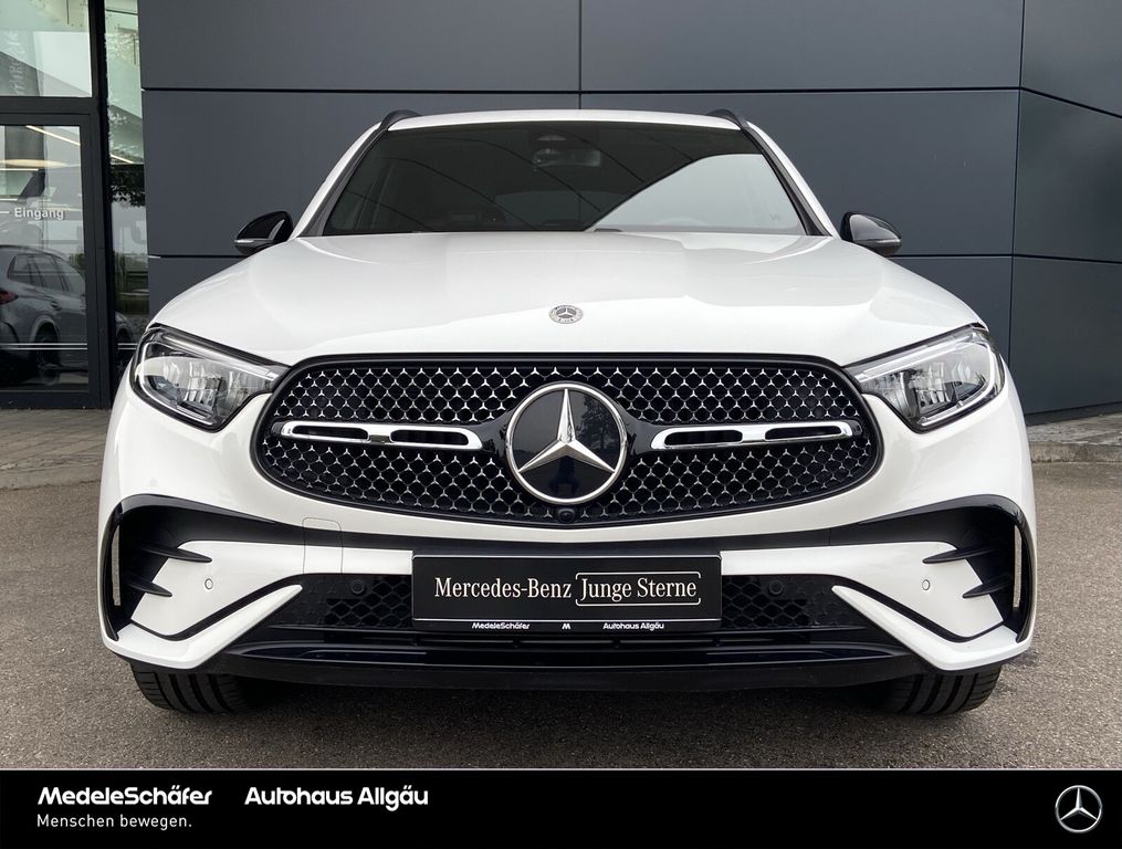 Mercedes-Benz GLC 200 2025 г. Белый, пробег 12655 км