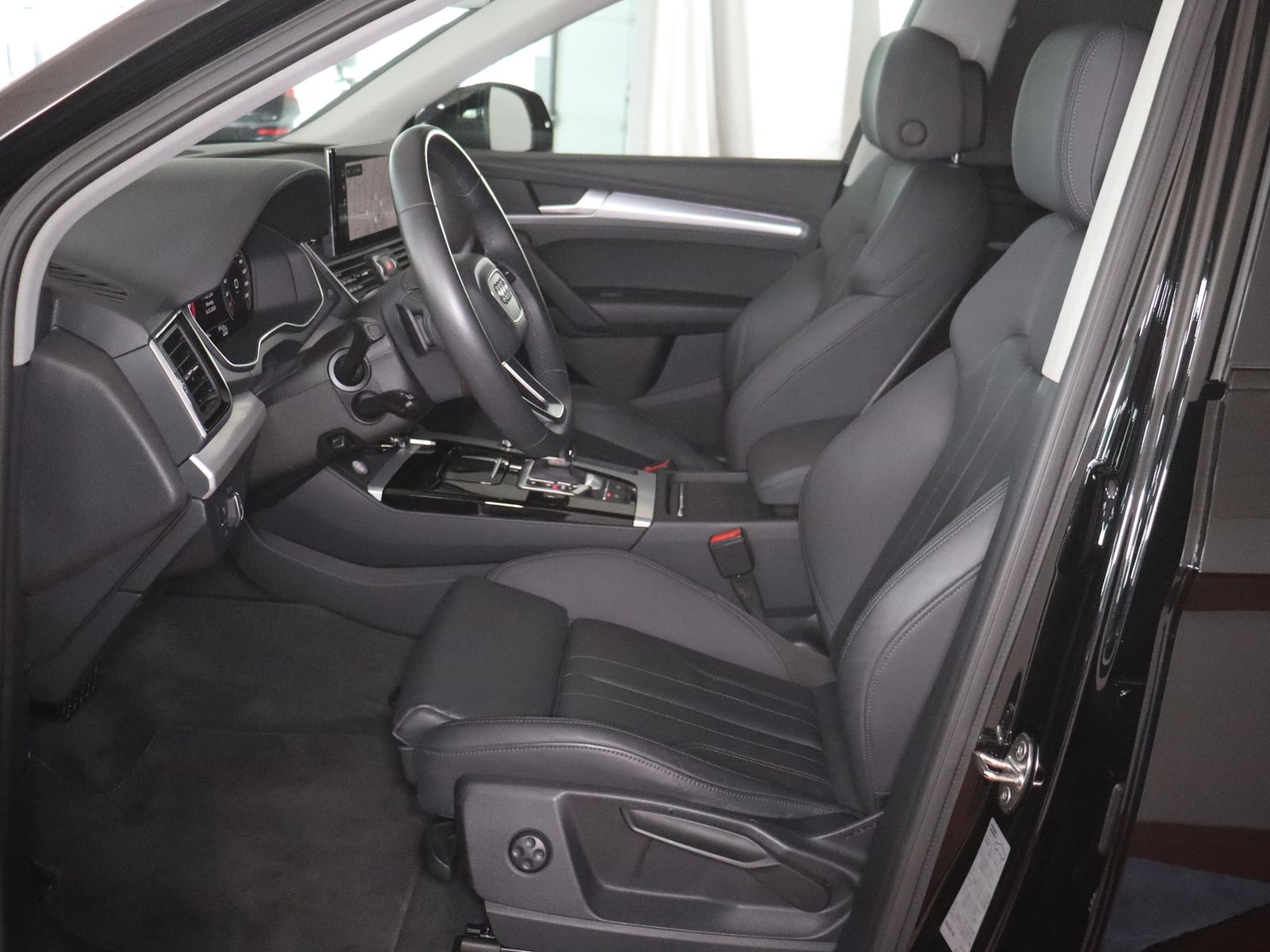 Audi Q5 2021 г. Чёрный, пробег 39370 км