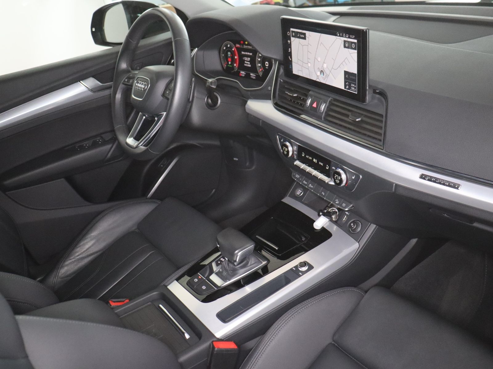 Audi Q5 2021 г. Чёрный, пробег 39370 км