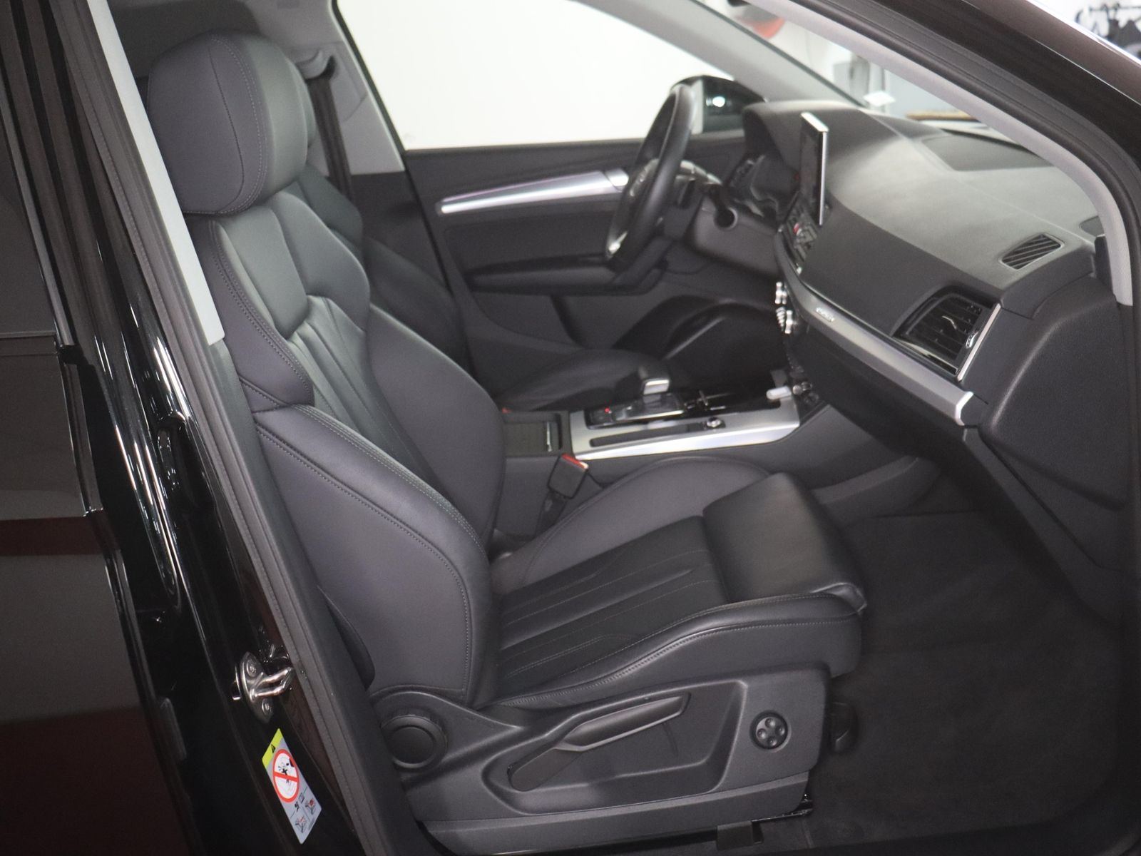 Audi Q5 2021 г. Чёрный, пробег 39370 км