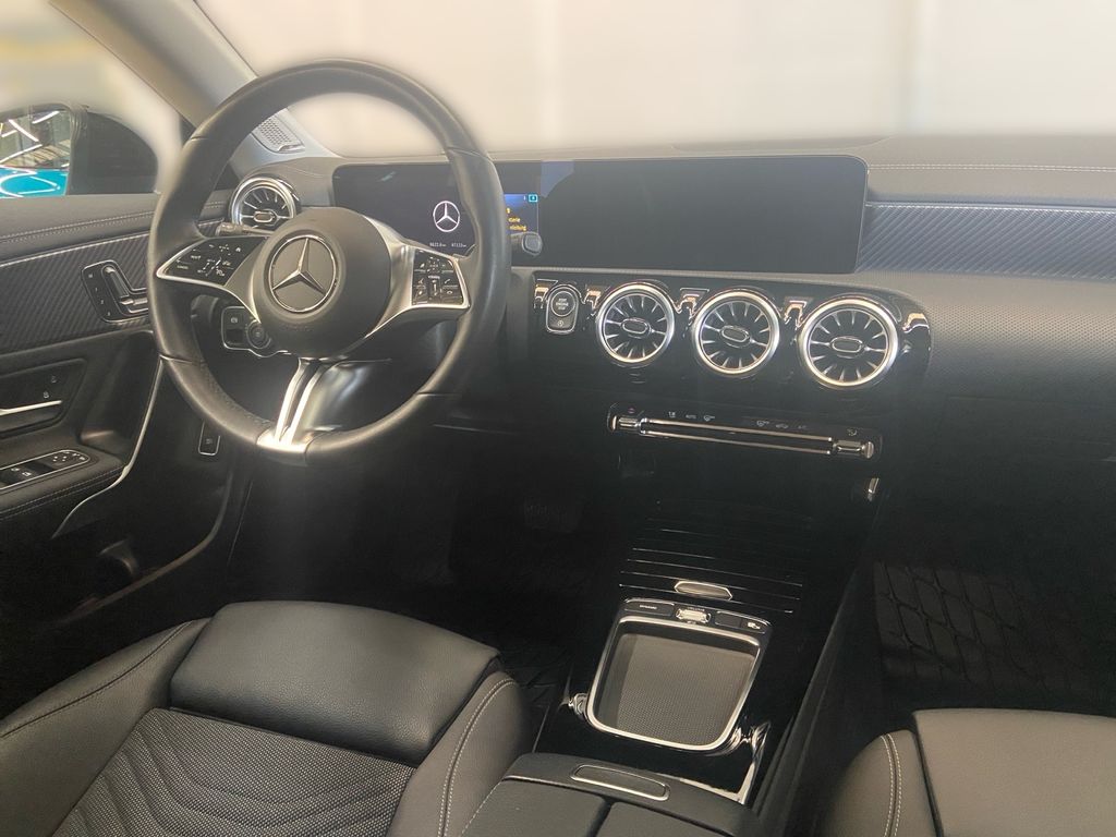 Mercedes-Benz CLA 200 2024 г. Синий, пробег 47081 км