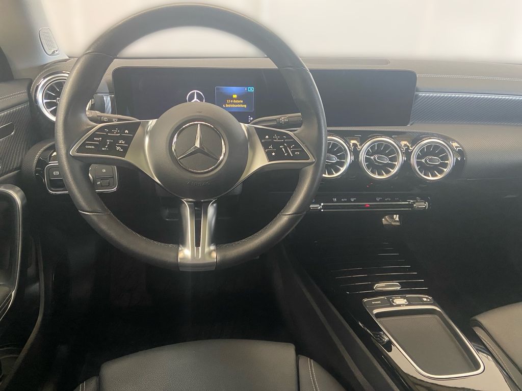 Mercedes-Benz CLA 200 2024 г. Синий, пробег 47081 км