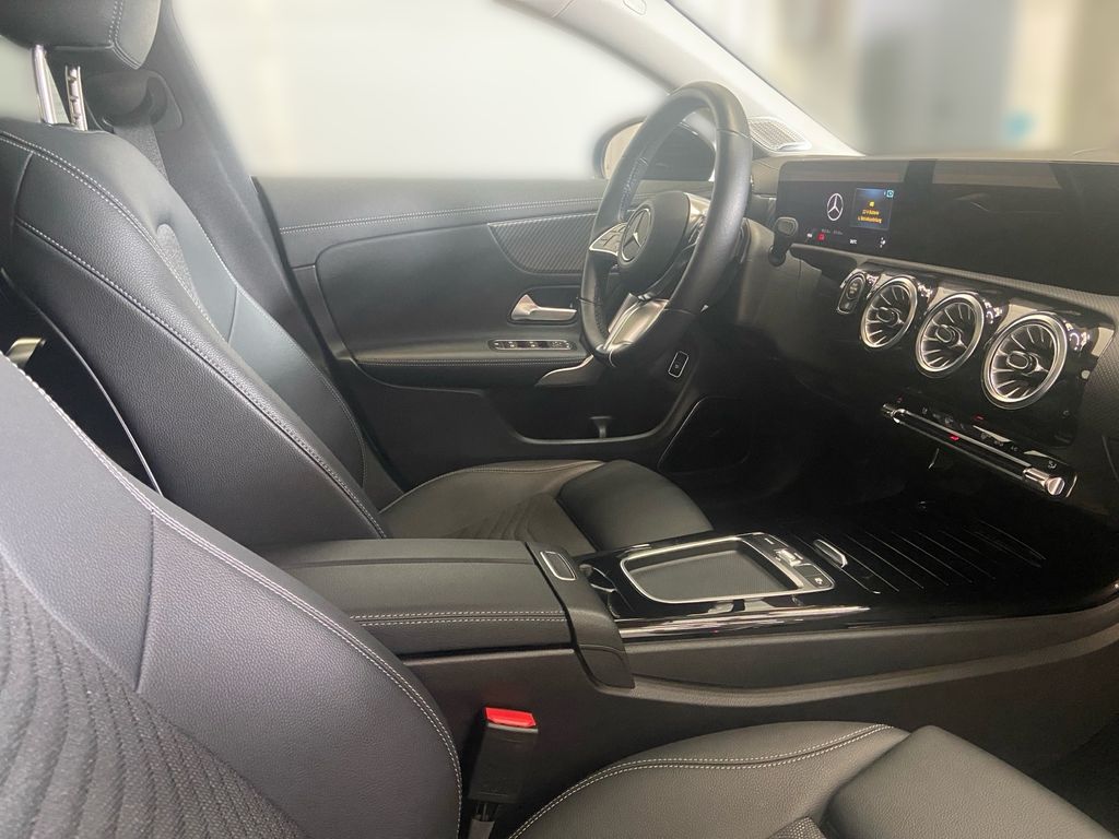 Mercedes-Benz CLA 200 2024 г. Синий, пробег 47081 км
