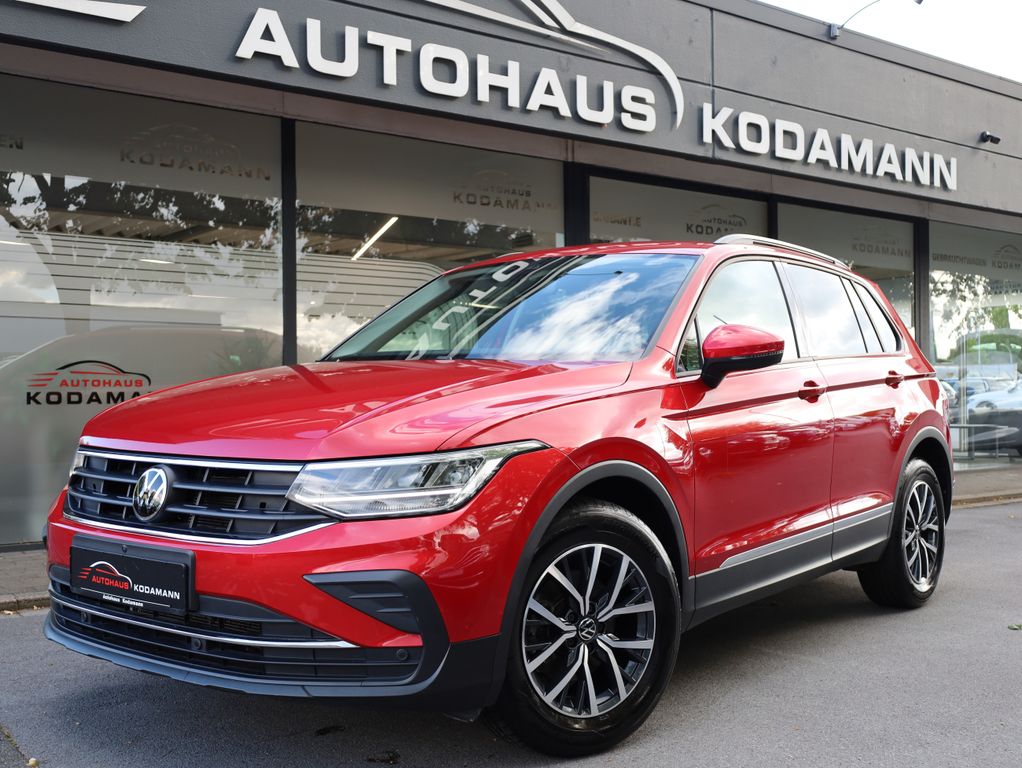 Volkswagen Tiguan 2022 г. Красный, пробег 23416 км