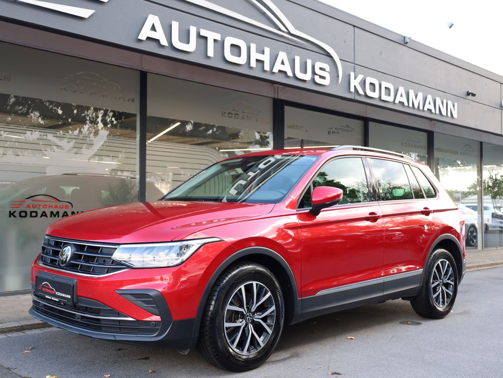 Volkswagen Tiguan 2022 г. Красный, пробег 23416 км