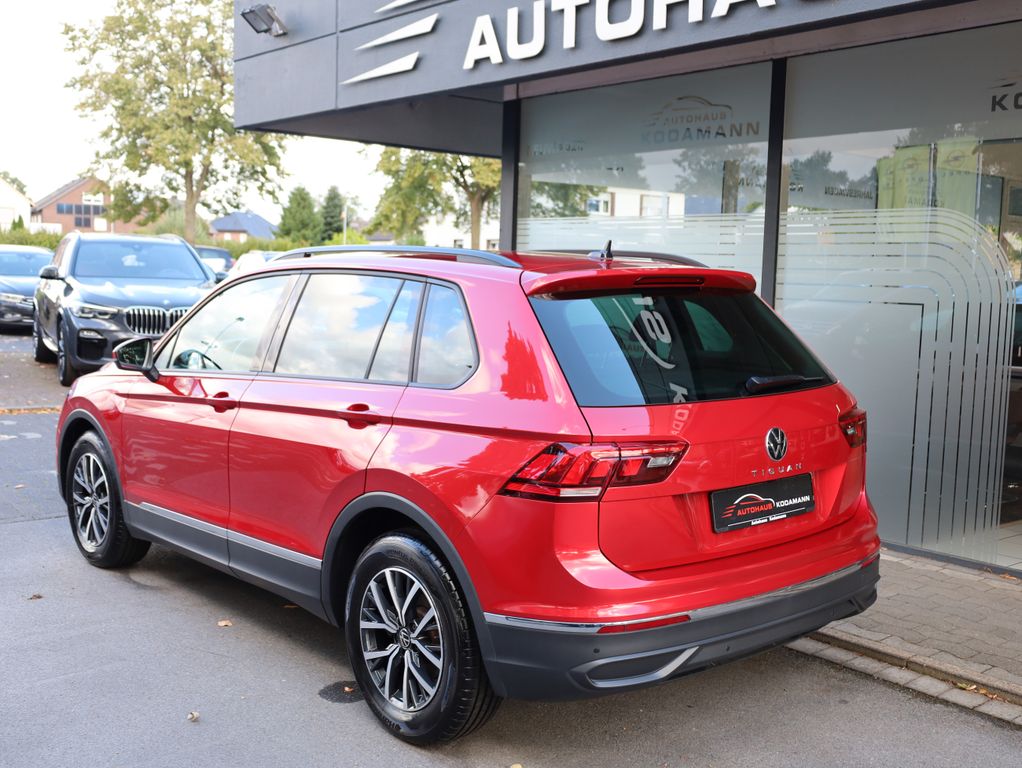 Volkswagen Tiguan 2022 г. Красный, пробег 23416 км