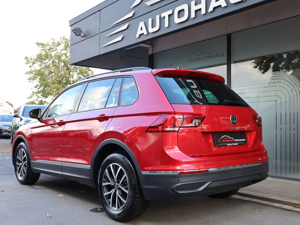 Volkswagen Tiguan 2022 г. Красный, пробег 23416 км