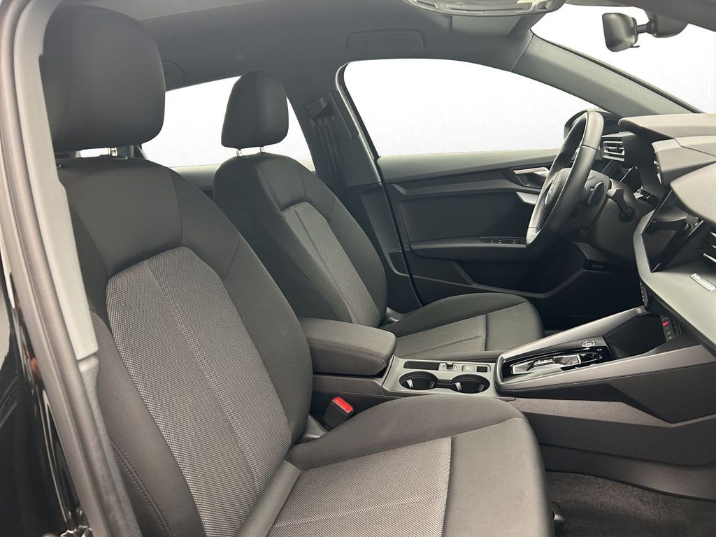 Audi A3 2024 г. Чёрный, пробег 33055 км