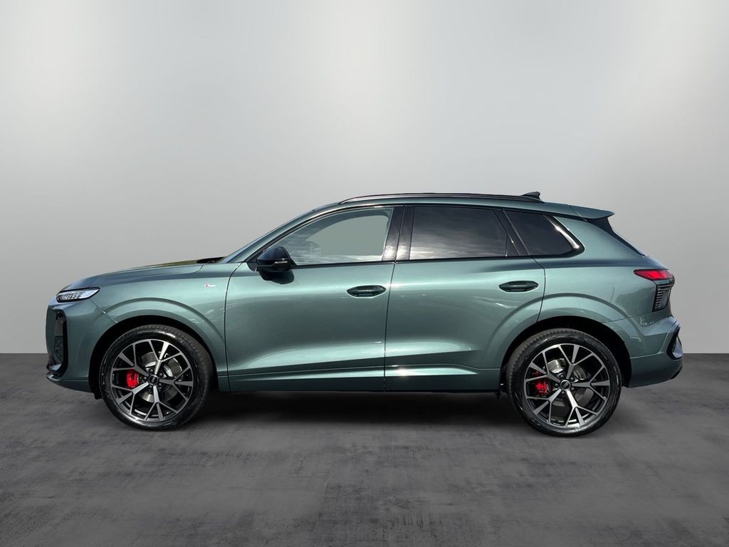 Audi Q3 2026 г. Зелёный, пробег 14000 км