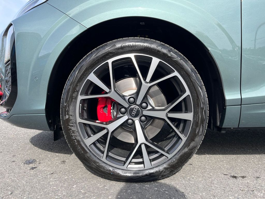 Audi Q3 2026 г. Зелёный, пробег 14000 км
