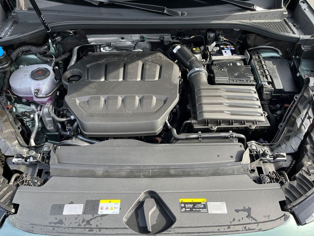 Audi Q3 2026 г. Зелёный, пробег 14000 км