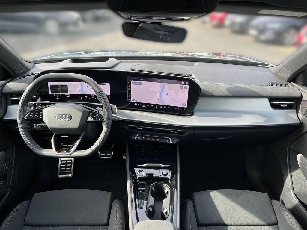 Audi Q3 2026 г. Зелёный, пробег 14000 км