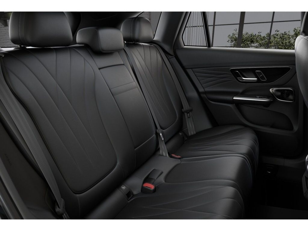 Mercedes-Benz GLC 300 2025 г. Серый, пробег 6566 км