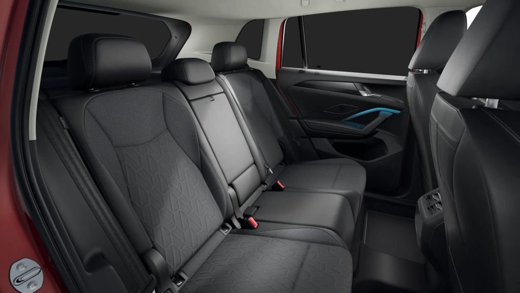Volkswagen Tiguan 2025 г. Красный, пробег 25251 км