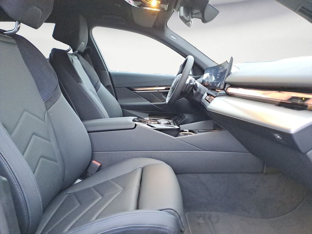 BMW 520 2026 г. Белый, пробег 11500 км