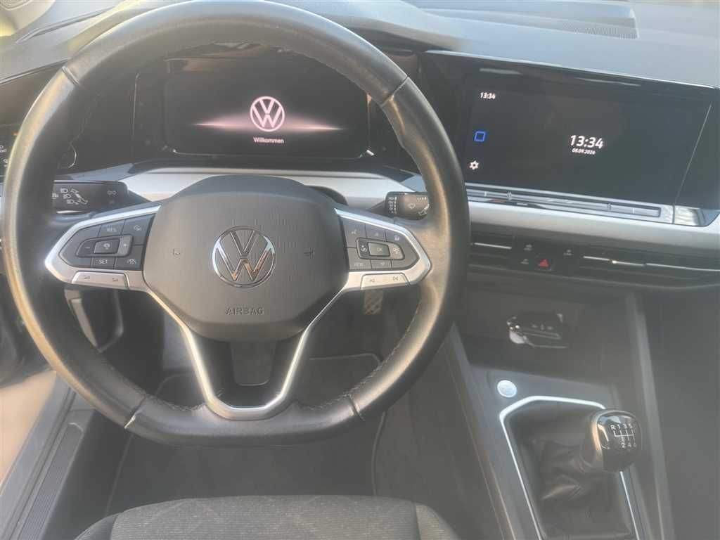Volkswagen Golf 2024 г. Серый, пробег 40650 км