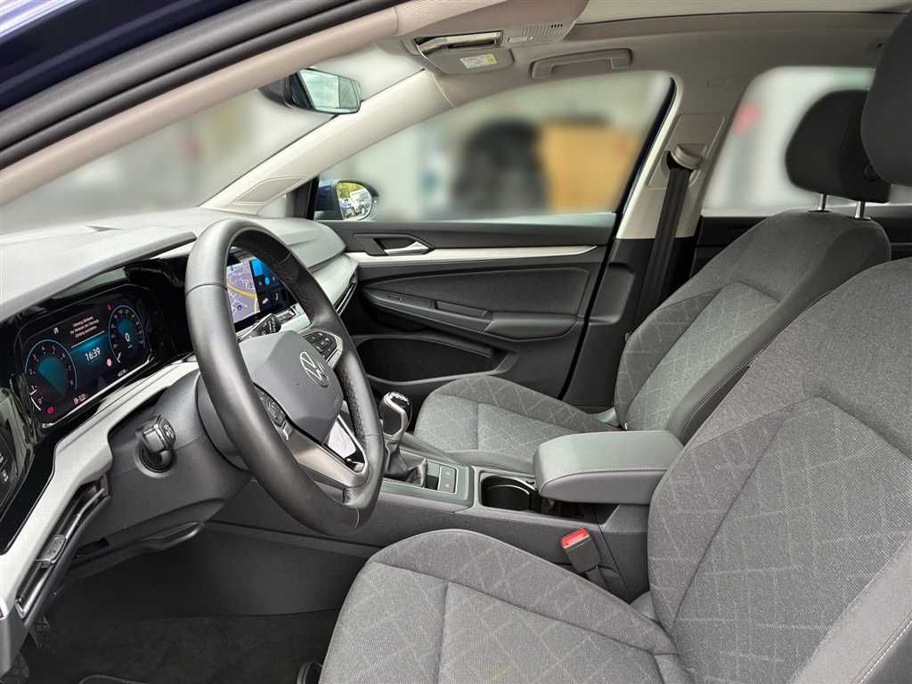 Volkswagen Golf 2024 г. Синий, пробег 40277 км