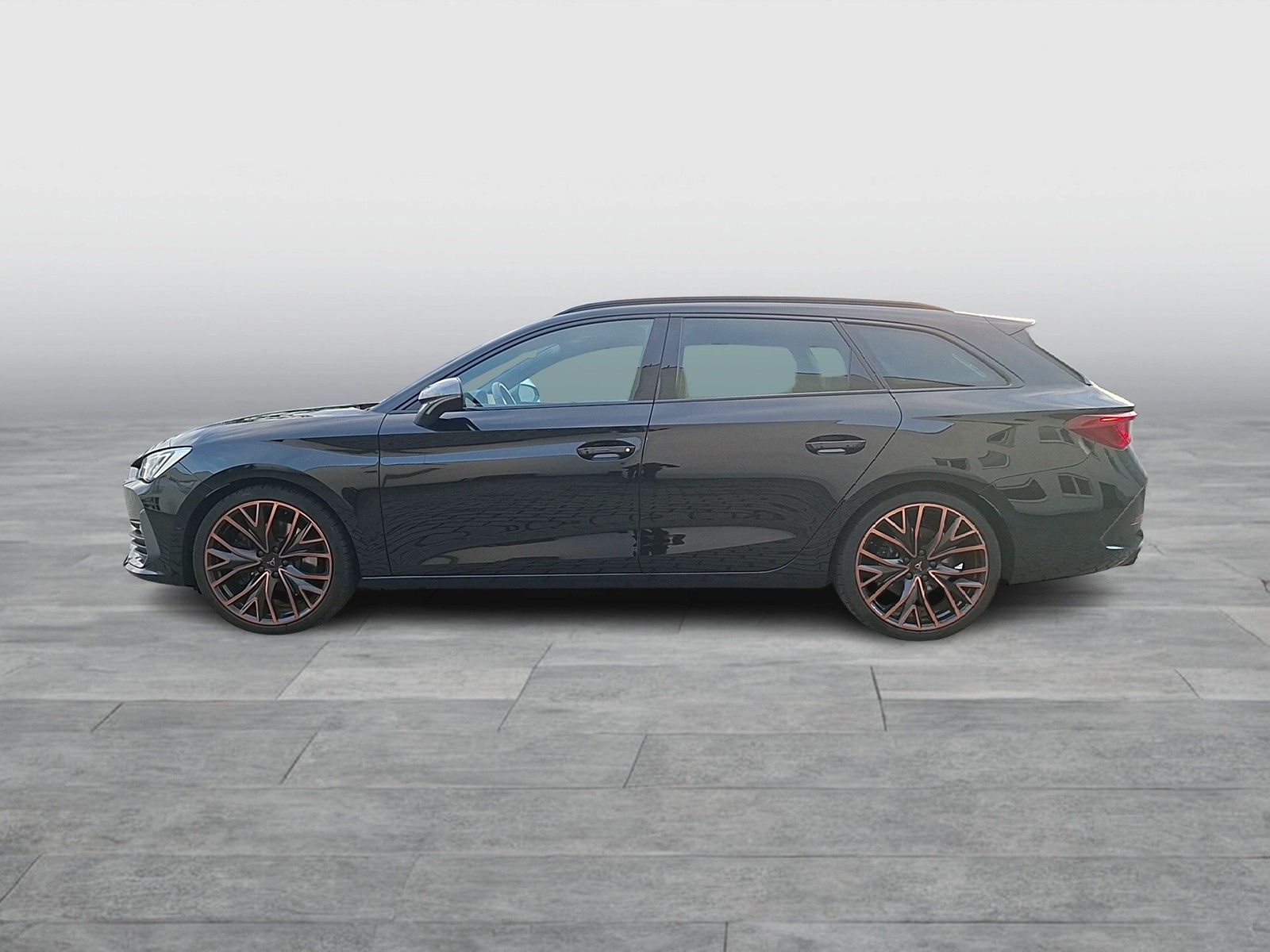 Cupra Leon 2022 г. Чёрный, пробег 42000 км