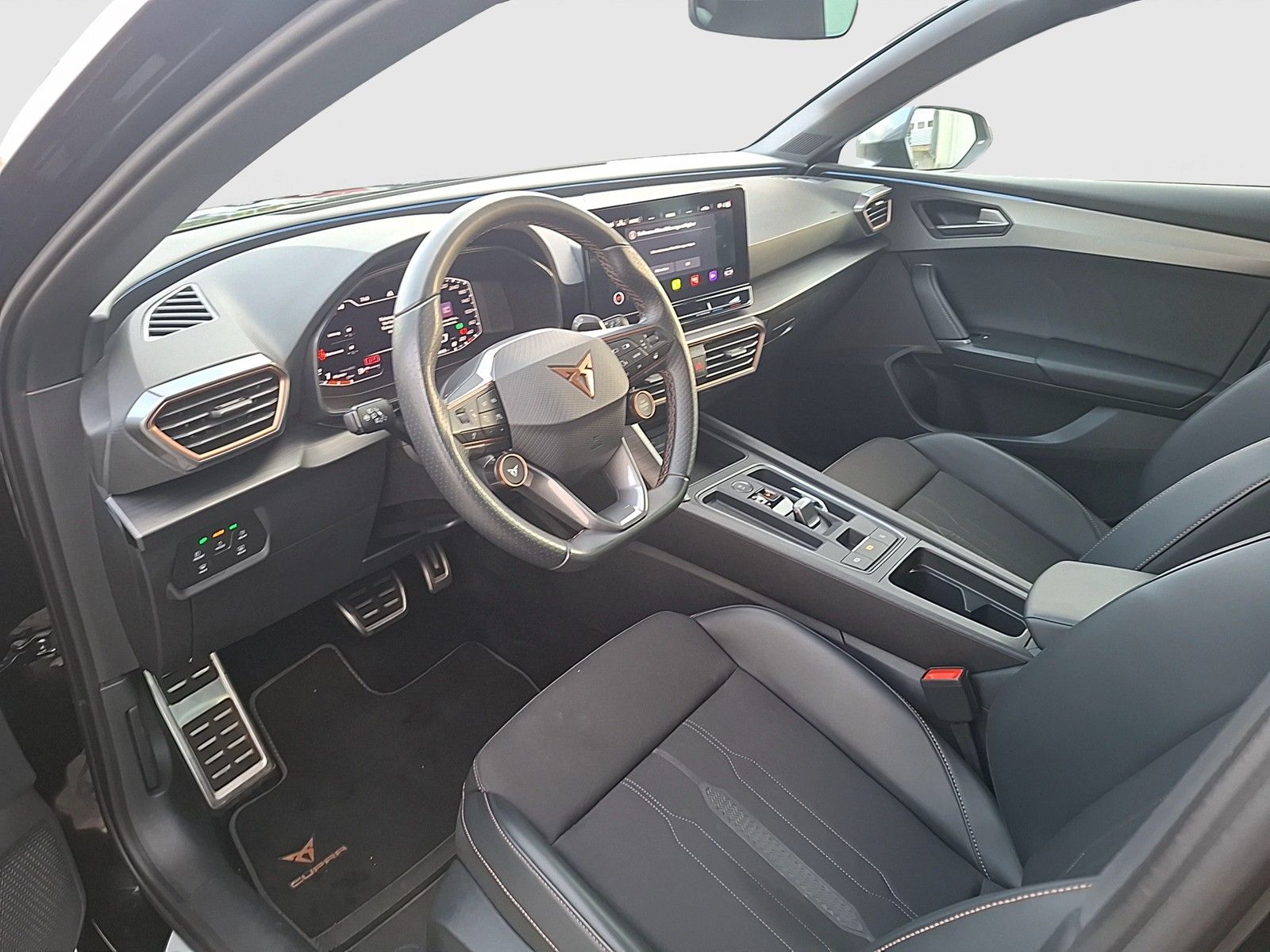 Cupra Leon 2022 г. Чёрный, пробег 42000 км