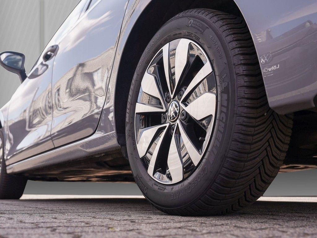 Volkswagen Golf 2025 г. Серый, пробег 17923 км