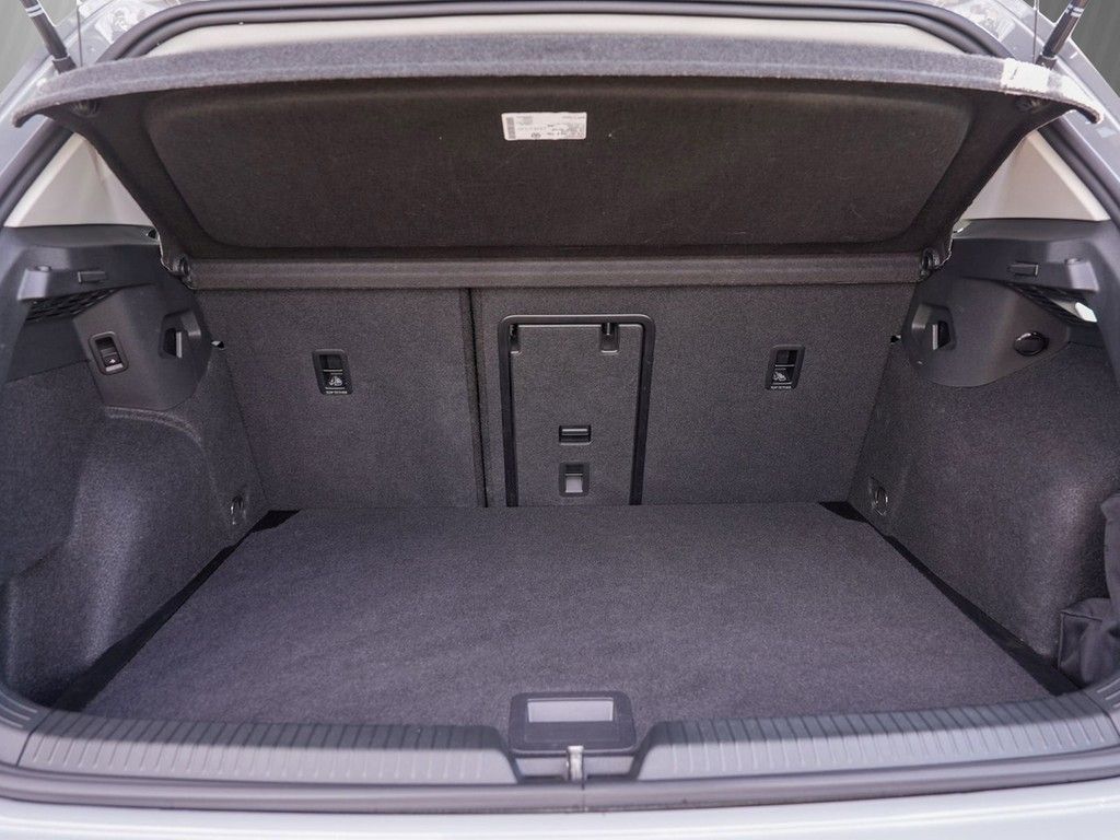 Volkswagen Golf 2025 г. Серый, пробег 17923 км