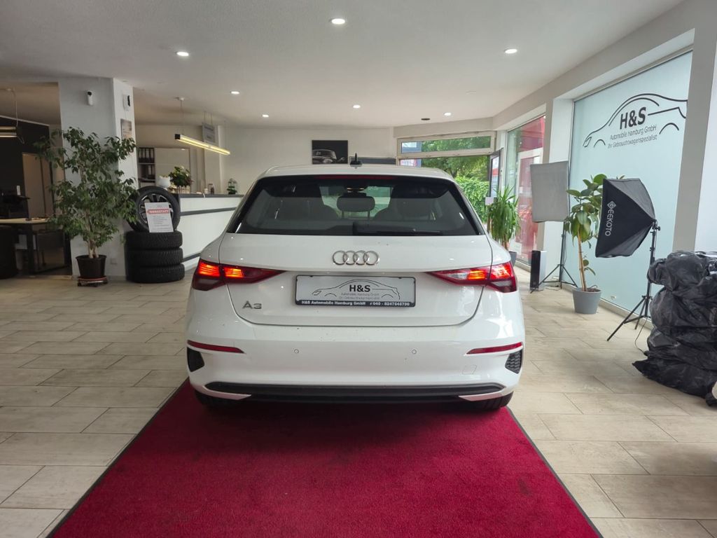 Audi A3 2023 г. Белый, пробег 49989 км