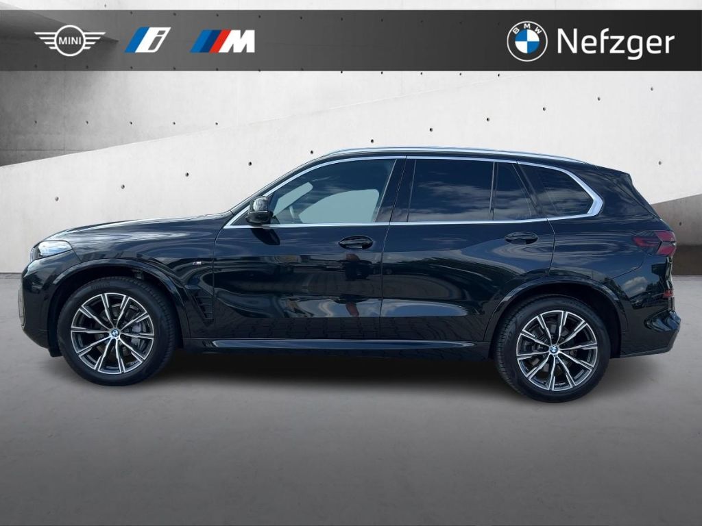 BMW X5 2023 г. Чёрный, пробег 37400 км