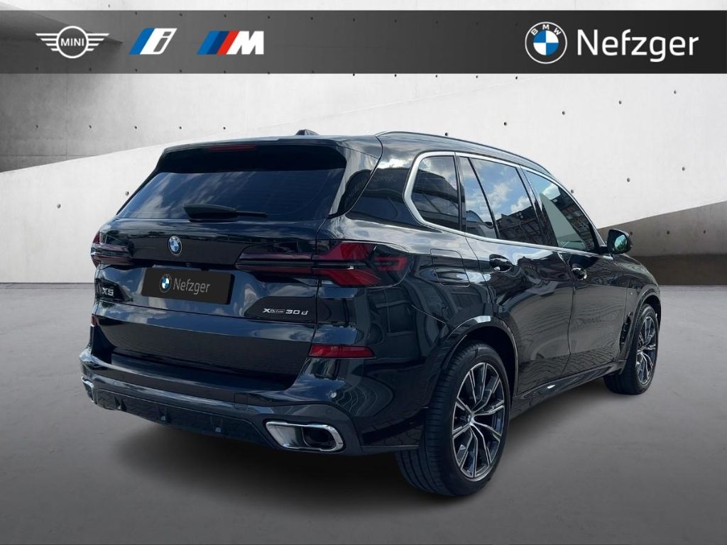 BMW X5 2023 г. Чёрный, пробег 37400 км