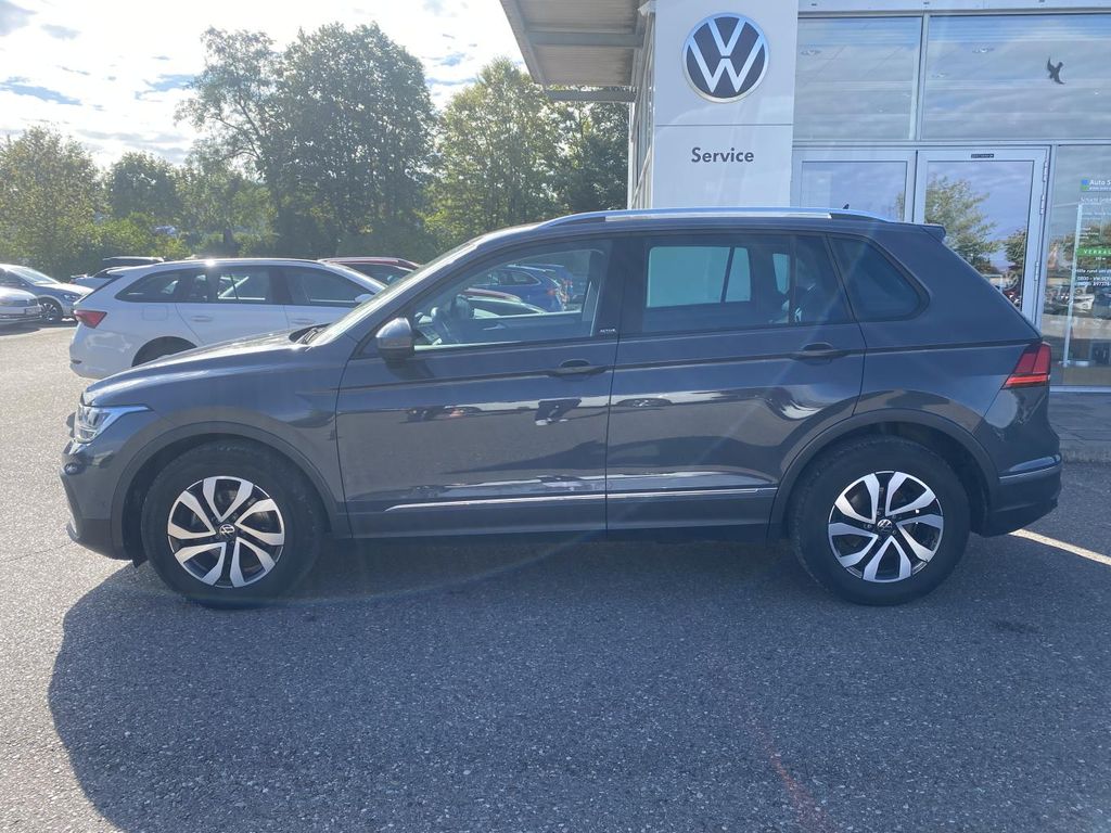 Volkswagen Tiguan 2023 г. Серый, пробег 35551 км