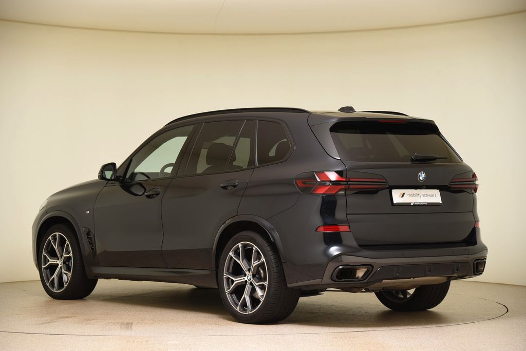 BMW X5 2025 г. Чёрный, пробег 37500 км