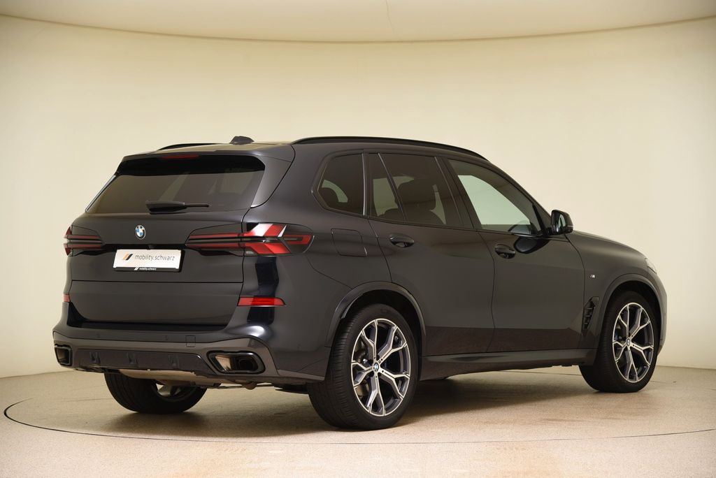 BMW X5 2025 г. Чёрный, пробег 37500 км
