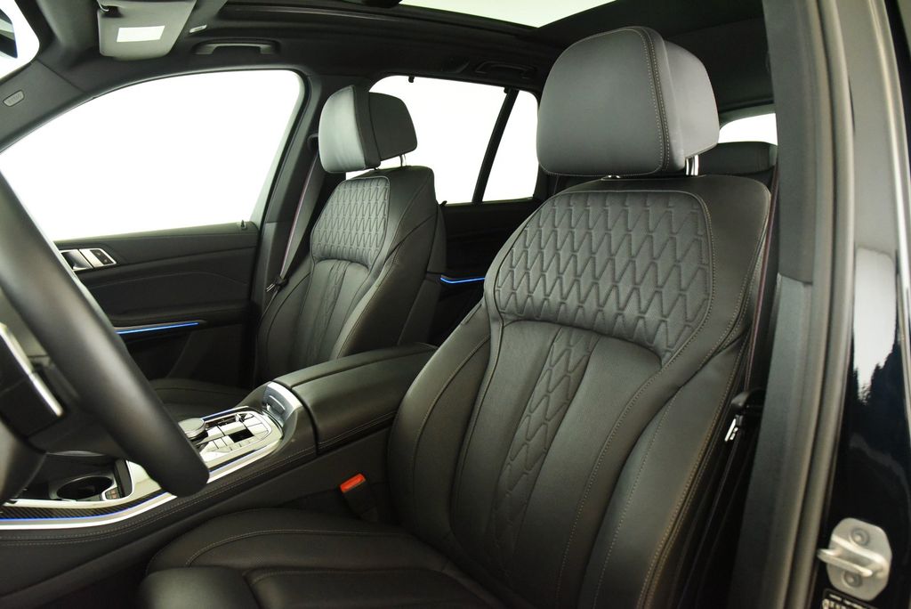 BMW X5 2025 г. Чёрный, пробег 37500 км
