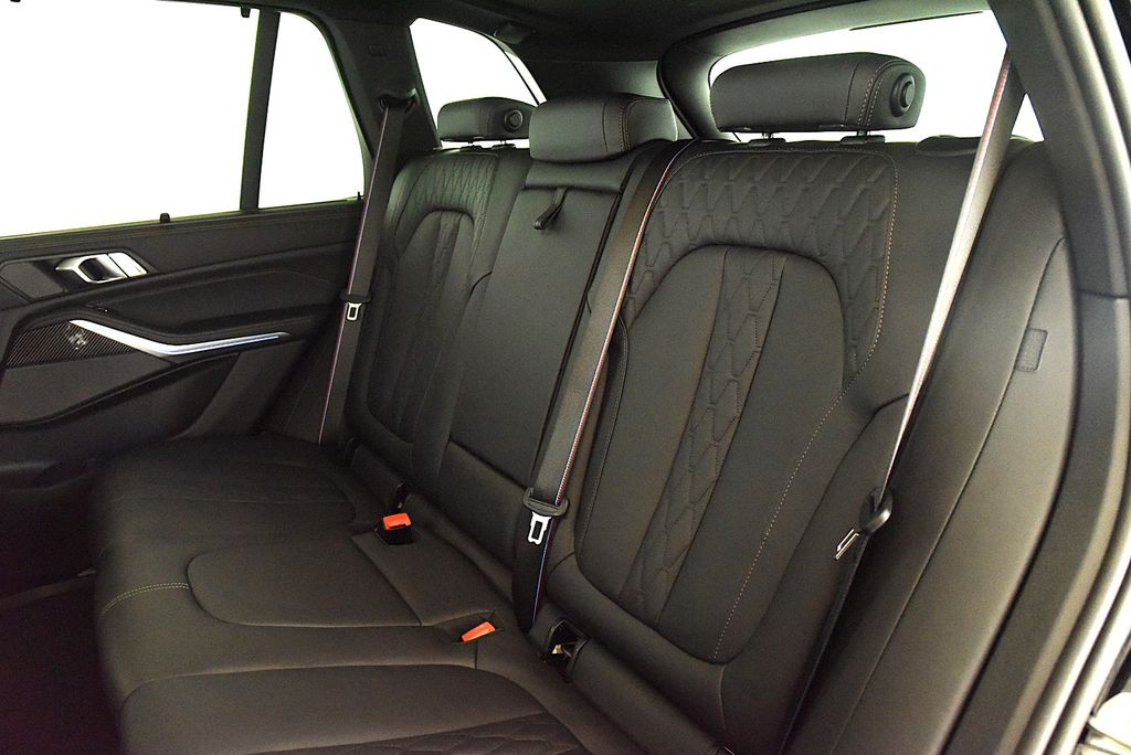 BMW X5 2025 г. Чёрный, пробег 37500 км