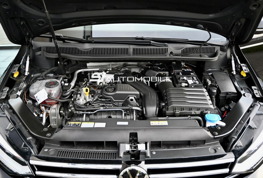 Volkswagen Touran 2025 г. Чёрный, пробег 29900 км