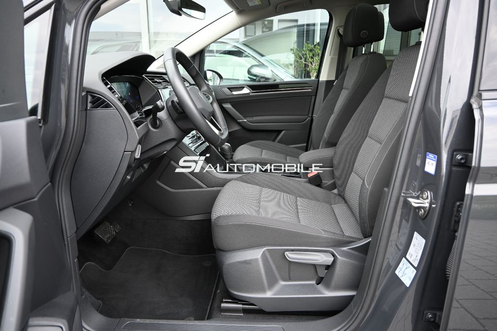 Volkswagen Touran 2025 г. Серый, пробег 32000 км